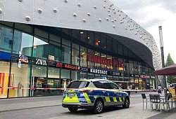 Polizei räumt Einkaufszentrum nach Drohung - Florentine Dame/dpa