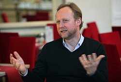 Wird zur nächsten Spielzeit Chef im Landestheater - Bernhard Preuß