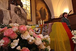 Abschied nehmen in der Kapelle - Janet König