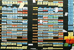 Schilder mit den Vornamen auf einem Dienstplan - Markus Scholz/dpa/dpa-tmn