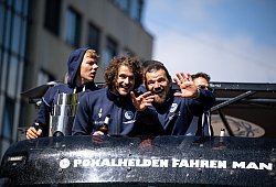 Meisterfeier auf dem Rathausbalkon in Bielefeld - Teresa Kroeger/RHR-FOTO