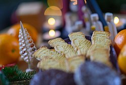 Weihnachtsgeb&auml;ck - Hendrik Schmidt/dpa