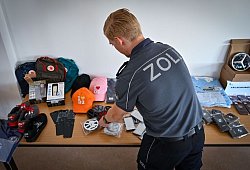 Zoll stellt Fälschungen sicher - Hendrik Schmidt/dpa-Zentralbild/dpa