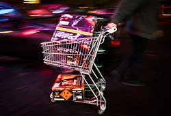 Verkaufsstart Silvesterfeuerwerk - Christian Charisius/dpa