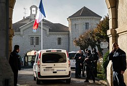 Häftling nach Flucht mit Säge und Laken in Bistro gefasst - Arnaud Finistre/AFP/dpa