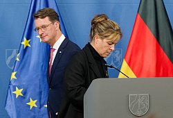 Pressekonferenz zum Investitionsprogramm von Nordrhein-Westfalen - Henning Kaiser/dpa