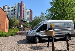 Markus Wendler bei der Lieferung an das Städtische Klinikum in Bielefeld. - PVM