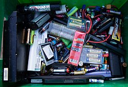 Batterien in Mülltonnen - Christian Charisius/dpa