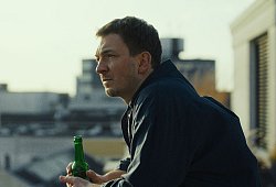 Schauspieler Johannes Kienast in der Serie "Chabos" - Nikolaus Schreiber/ZDF/dpa
