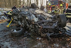 Bei dem Unfall hat sich der Jaguar überschlagen und blieb auf dem Dach liegen. - Ralph Meyer