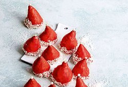 Nikolaus-Mützen aus Marzipan - Claudia Timmann/StockFood Studios/GU/dpa-tmn