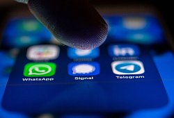 Die Signal-App auf einem Smartphone - Zacharie Scheurer/dpa-tmn