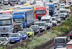 Staus in NRW - Rolf Vennenbernd/dpa