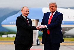 Donald Trump und Wladimir Putin - Julia Demaree Nikhinson/AP/dpa