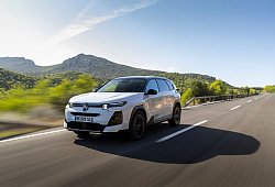 Citroën C5 Aircross fährt auf der Straße - Adrien Cortesi/Stellantis/Citroën/dpa-tmn