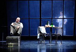 Ihnen bleibt wenig Zeit für ihre Liebe - Landestheater/Klein