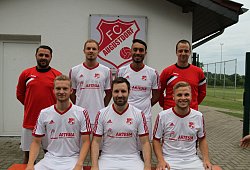 Die Trainer mit den neuen Spielern am Schlingsbruch - Sebastian Lucas