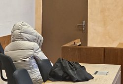 Anwältin vor Gericht - Janet König