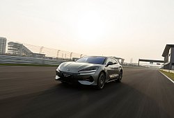 Fahrszene Denza Z9 GT - BYD/dpa-tmn