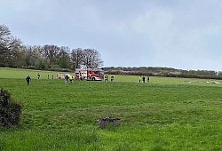 Rettungsdienst, Polizei und Feuerwehr eilten sofort an die Unfallstelle am „Butterberg" in Horn-Bad Meinberg, konnten aber den 74-Jährigen nicht mehr retten. - Polizei