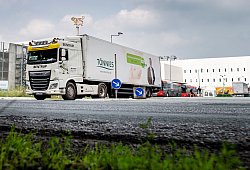 Tönnies stoppt Schlachtbetrieb in Rheda-Wiedenbrück - Archivfoto: David Inderlied/dpa