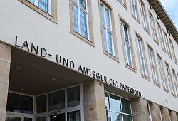 Der 16-Jährige muss sich vor dem Landgericht Paderborn verantworten. - Lena Henning