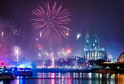 Silvester-Feuerwerk - Christophe Gateau/dpa