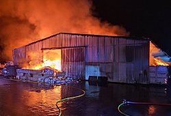 Feuer bei Remondis am 10.10.25 - 1 - Feuerwehr Dörentrup