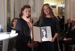 pressefoto-gedok-literaturfoerderpreis-an-marina-jenkner-foto-privat - 1 - Gedok