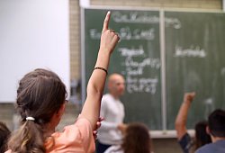 Schüler im Unterricht - 1 - picture alliance / Daniel Karmann/dpa