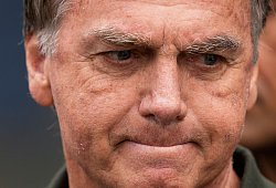 Jair Bolsonaro verl&auml;sst ein Krankenhaus - Eraldo Peres/AP/dpa