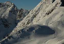 Blick auf das Skigebiet Stubaier Gletscher von der Schaufelspitze - Jonathan Schmid/dpa/dpa-tmn