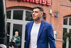 stefano-russo-vor-dem-dfb-pokalfinale-in-berlin-in-bugatti_credit-arminia-bielefeld - 1 - Arminia Bielefeld