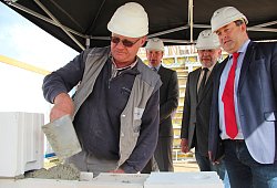 Schaffe, schaffe, Häusle baue - Till Brand