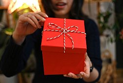 Ich schenk&rsquo; mir was: neuer Geschenke-Trend zum Fest - Elisa Schu/dpa