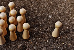 one-against-all-1744083 - Symbolbild: Pixabay