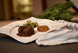 Schweinebäckchen in Rotweinsoße - Vera Gerstendorf-Welle
