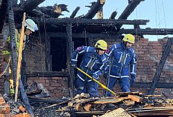 Wohnhaus brennt in Dörentrup-Bega - Die Blaulichtfotografen