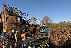 Wohnhaus brennt in Dörentrup-Bega - Die Blaulichtfotografen