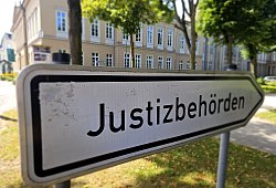 Justizzentrum - Janet König