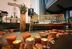 Trauerfeier f&uuml;r Schauspieler Rolf Becker - Christian Charisius/dpa