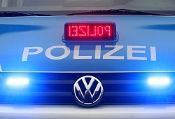 Polizeiwagen mit Blaulicht - dpa
