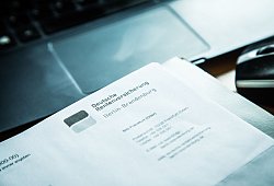 Brief der Deutschen Rentenversicherung - Christin Klose/dpa-tmn