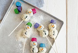 Schneem&auml;nner am Stiel - Claudia Timmann/StockFood Studios/GU/dpa-tmn