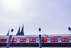 Deutschlandticket startet - Köln - Rolf Vennenbernd/dpa