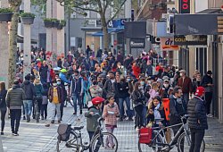 Knapp 27.900 Besucher wurden am vergangenen Samstag in der Fußgängerzone der City gezählt. Es sah gut gefüllt aus, wie auf diesem Foto vom Samstag.  - Sarah Jonek