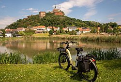 Blick zur Burg Güssing - Andreas Drouve/dpa-tmn