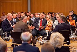 Lebhafte Debatte in den Räumen der IHK - Torben Gocke