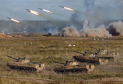 Russisch-belarussisches Militärmanöver - Vadim Savitskiy/Russian Defense Ministry Press Service/AP/dpa
