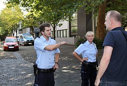 Sicherheitsrisiko im September: Beamte vor der Bürgerberatung in Detmold - Bernhard Preuß